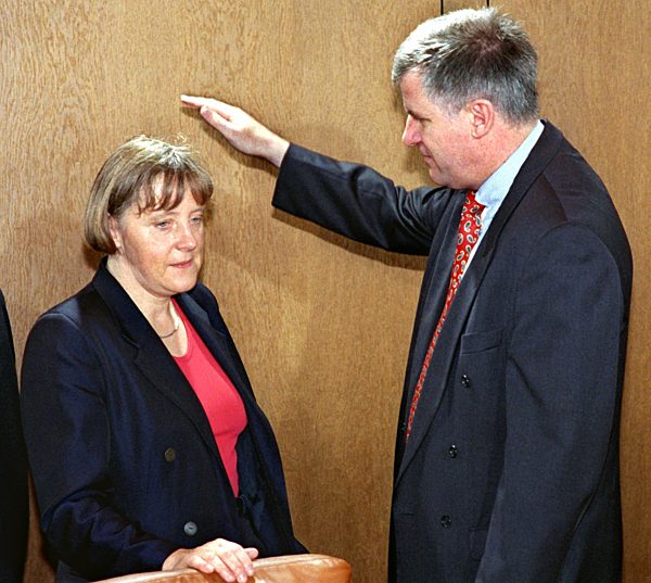 Seehofer und Merkel bei Kabinettsitzung