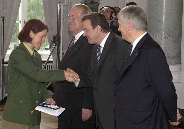 Sportpolitik: Silbernes Lorbeerblatt an Uschi Disl