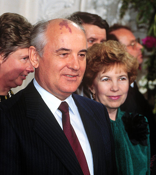 Raissa Gorbatschowa und Michail Gorbatschow im Jahre 1989 in Bonn,