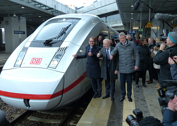 151204 wpBerlin : die Deutsche Bahn, derzeit etwas in die roten Zahlen...