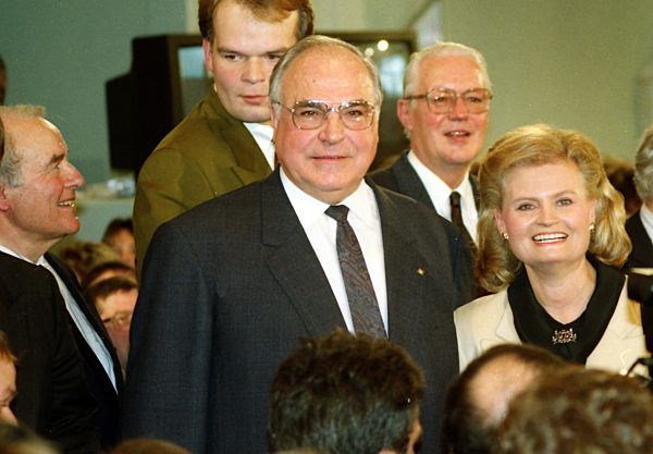 -HJK-  Bundeskanzler Helmut Kohl und seine Ehefrau Hannelore am 02. 12...