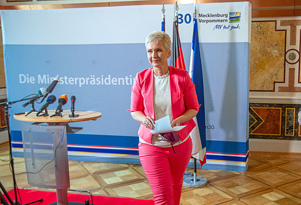 Ministerpräsidentin Schwesig zu erfolgreicher Krebs-Therapie