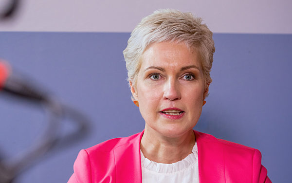Ministerpräsidentin Schwesig zu erfolgreicher Krebs-Therapie