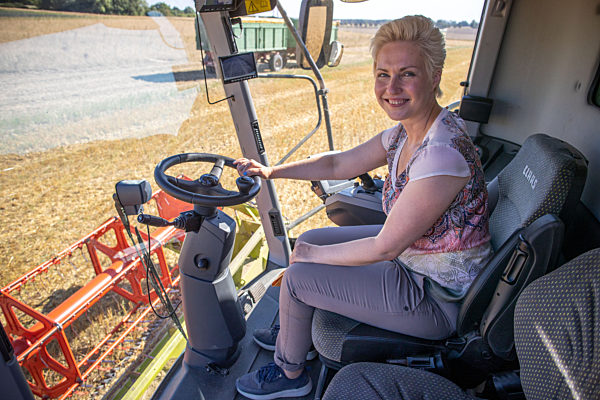 Schwesig bei Rundreise in Agrarbetrieben