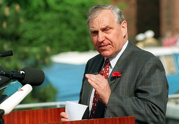 Heinz-Werner Meyer bei DGB-Kundgebung  (Archivfoto und Text 1993)