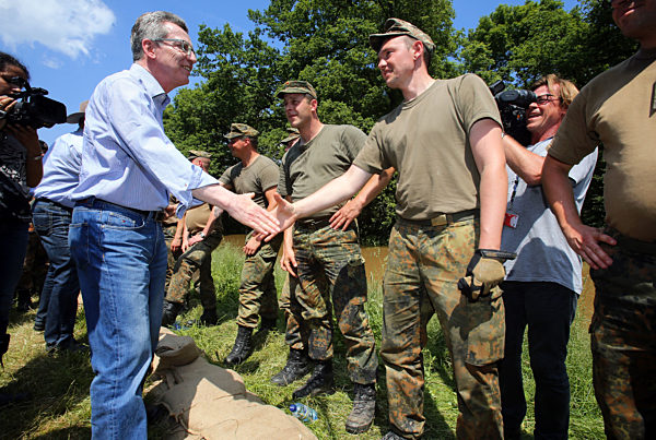 Hochwasser in Sachsen-Anhalt - de Maizière