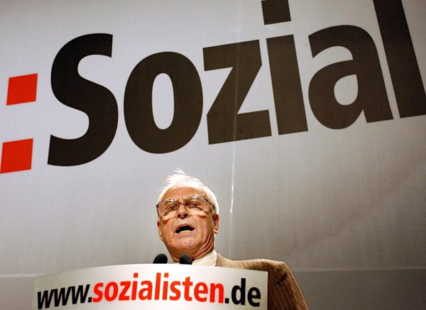 Hans Modrow bei PDS-Sonderparteitag