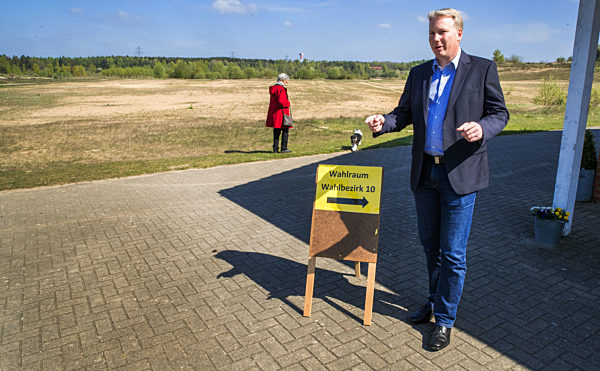 Landtagswahl Schleswig-Holstein _ Stimmabgabe Nobis