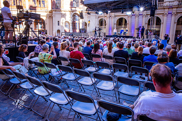 Ex-Bundeskanzlerin im Bürgergespräch