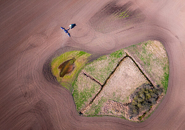 Landwirte nutzen Sonnenwetter für Frühjahrsarbeiten