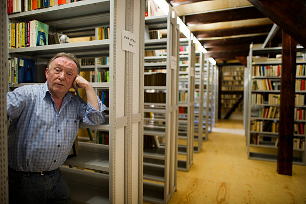 «Tatort»-Kommissar Sodann eröffnet DDR-Bibliothek