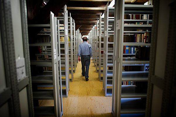 «Tatort»-Kommissar Sodann eröffnet DDR-Bibliothek