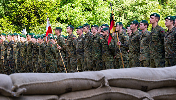 Bundeswehr Gelöbnis von Fluthelfern in Dresden