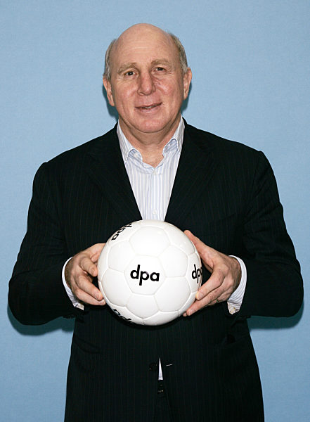Der Manager Dieter Hoeneß des Fußball-Erstligisten Hertha BSC Berlin...