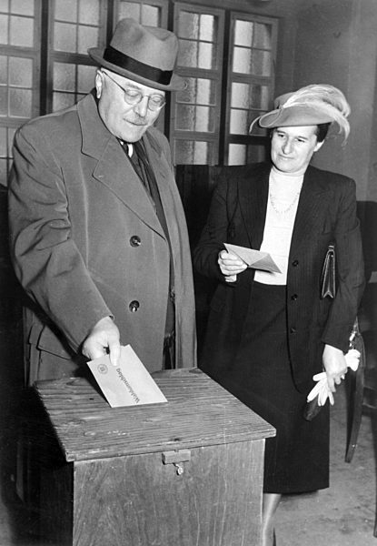 Reinhold Maier during election on the emergence of a new Southwestern state