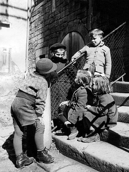 Frühling - Kinder im Freien