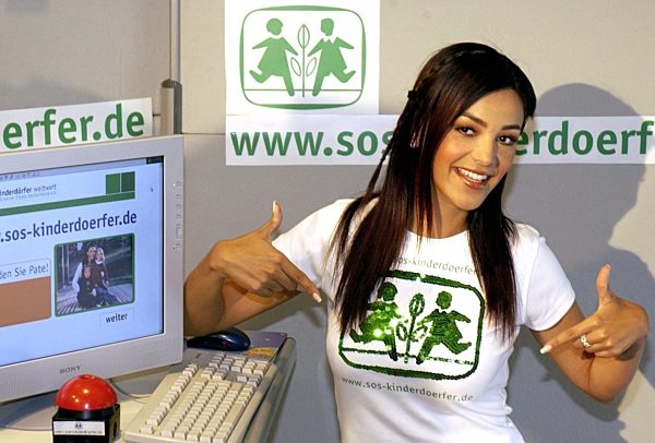 Verona Feldbusch startet Werbeaktion für SOS- Kinderdörfer