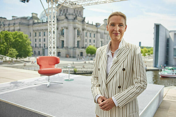Protest bei Weidel-Interview