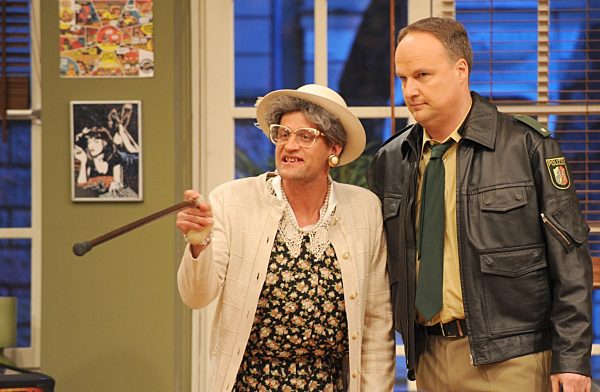 Der Schauspieler Jürgen Vogel (l) und der Comedian Oliver Welke bei einer...