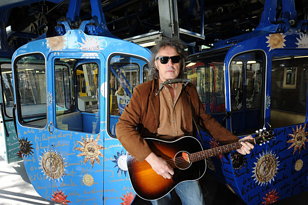 Wolfgang Niedecken gestaltet Seilbahn-Kabine in Köln
