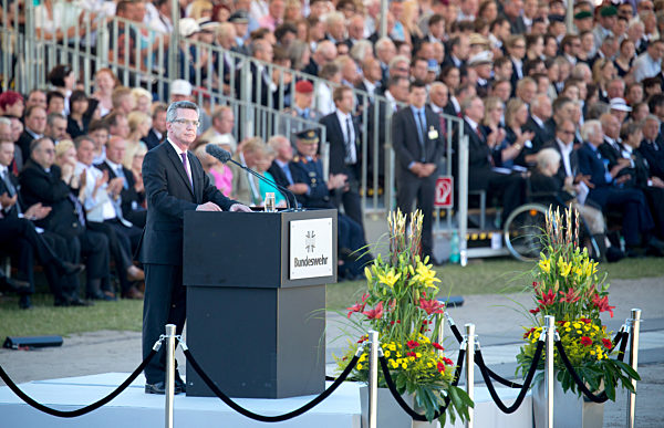 Feierliches Gelöbnis am Reichstag in Berlin