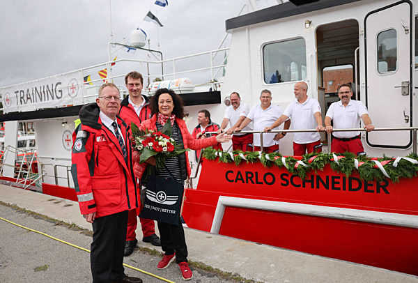 Schauspielerin Wussow tauft Trainingsschiff