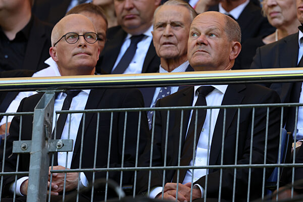 Fußball - Trauerfeier für Uwe Seeler im Volksparkstadion