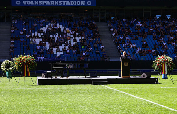 Fußball - Trauerfeier für Uwe Seeler im Volksparkstadion