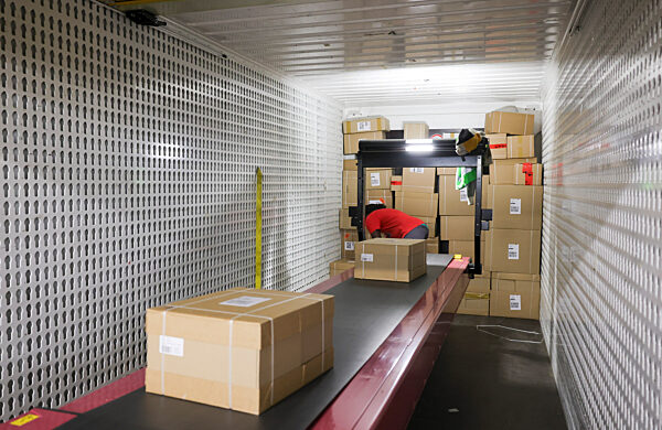 Neue Sortieranlage Deutsche Post DHL