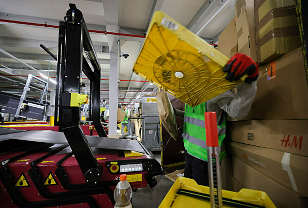 Neue Sortieranlage Deutsche Post DHL