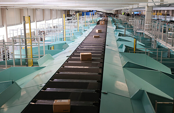 Neue Sortieranlage Deutsche Post DHL