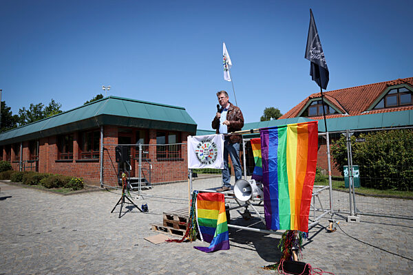 Landesparteitag der AfD Schleswig-Holstein - Proteste