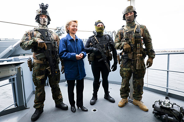 Von der Leyen besucht Marine