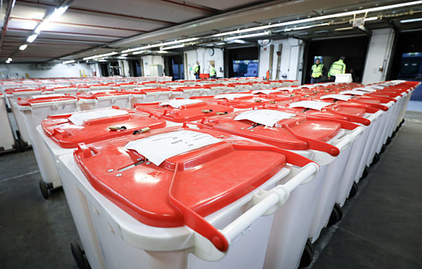 Wahlurnen zur Bundestagswahl