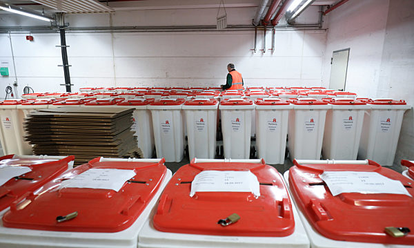 Wahlurnen zur Bundestagswahl