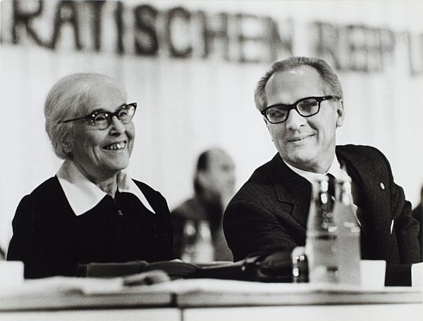 Anna Seghers und Erich Honecker