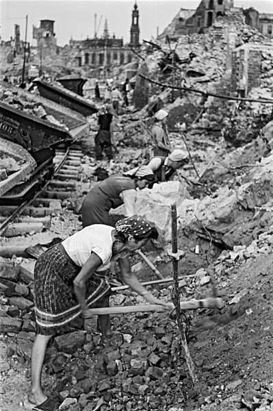 Nachkriegszeit - Zerstörtes Dresden 1945-1955
