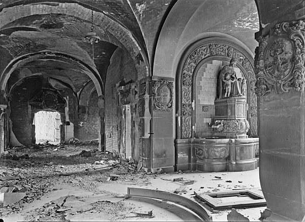 Nachkriegszeit - Zerstörtes Dresden 1945