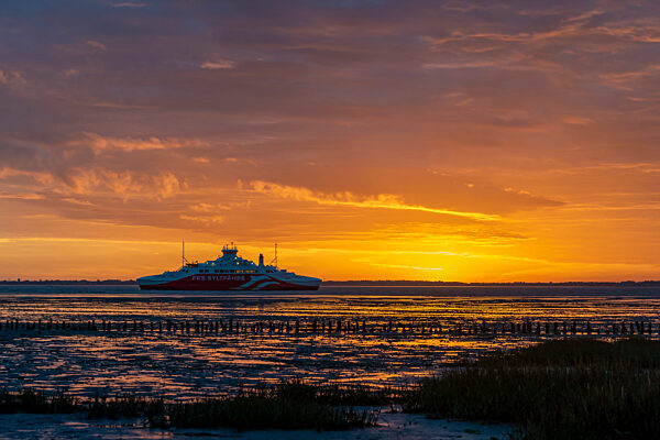 Syltfähre zum Sonnenaufgang