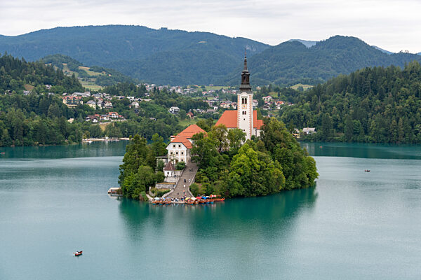 Bleder See mit Inselkirche in Slowenien