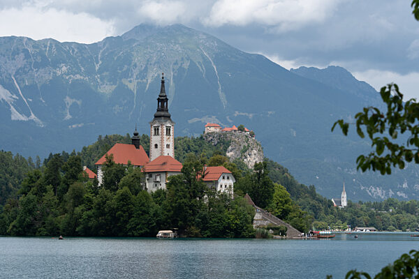 Inselkirche und Burg: Wahrzeichen von Bled
