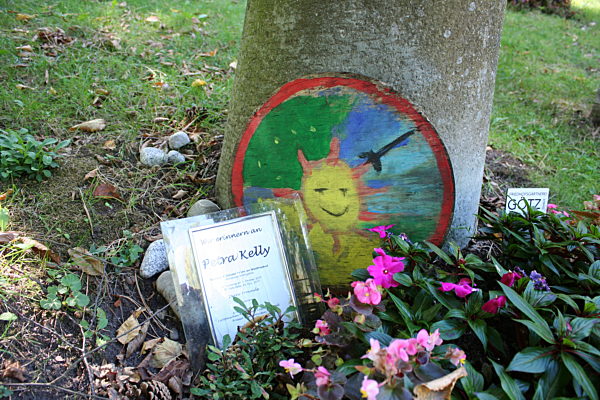 Petra KELLY,Grabstaette im Waldfriedhof in Wuerzburg,