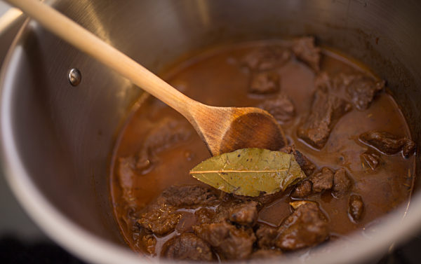 Hirschgulasch kochen
