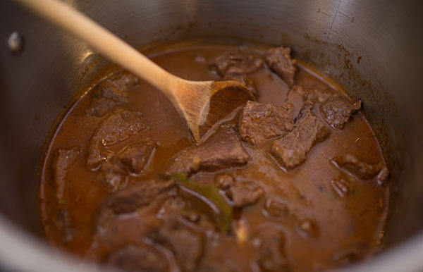 Hirschgulasch kochen