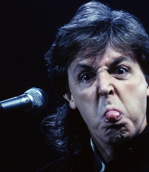 Paul McCartney zieht Grimasse