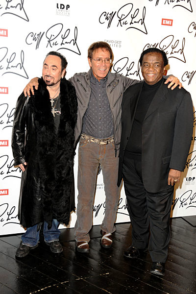 David Gest, Cliff Richard, Lamont Dozier am 07.03.2011 in London.