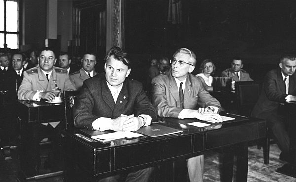 Modrow bei Konferenz in Prag 1969