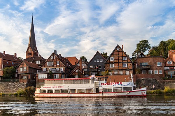 Blick auf die Altstadt von Lauenburg und den Schiffsanleger
