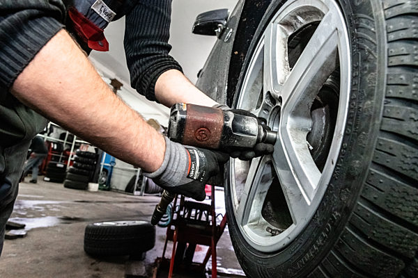 Reifenwechsel in der Werkstatt