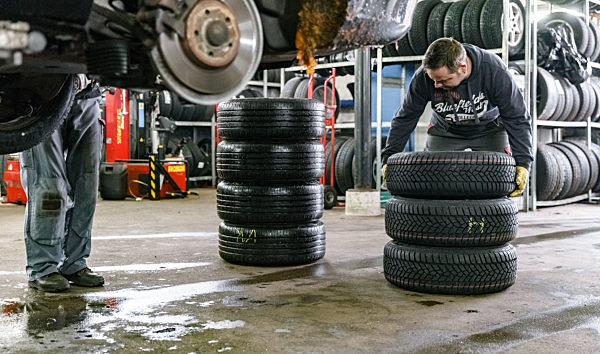 Reifenwechsel in der Werkstatt